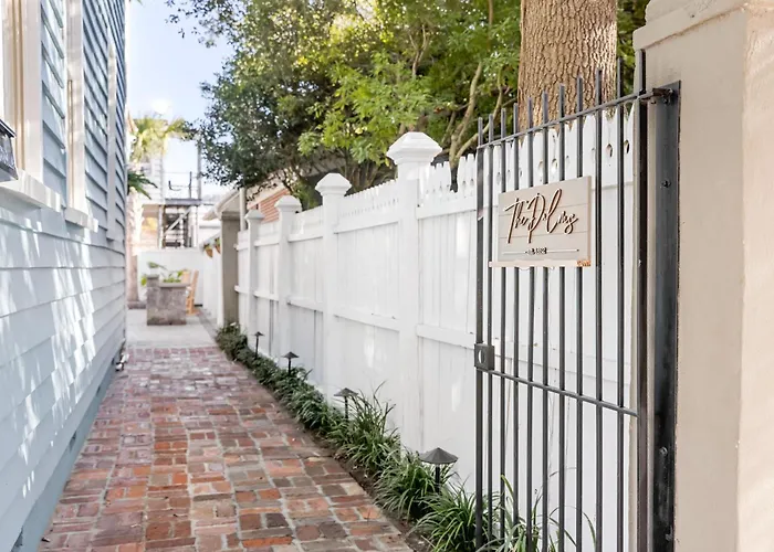 Charming Secluded Courtyard - 1 Block To King